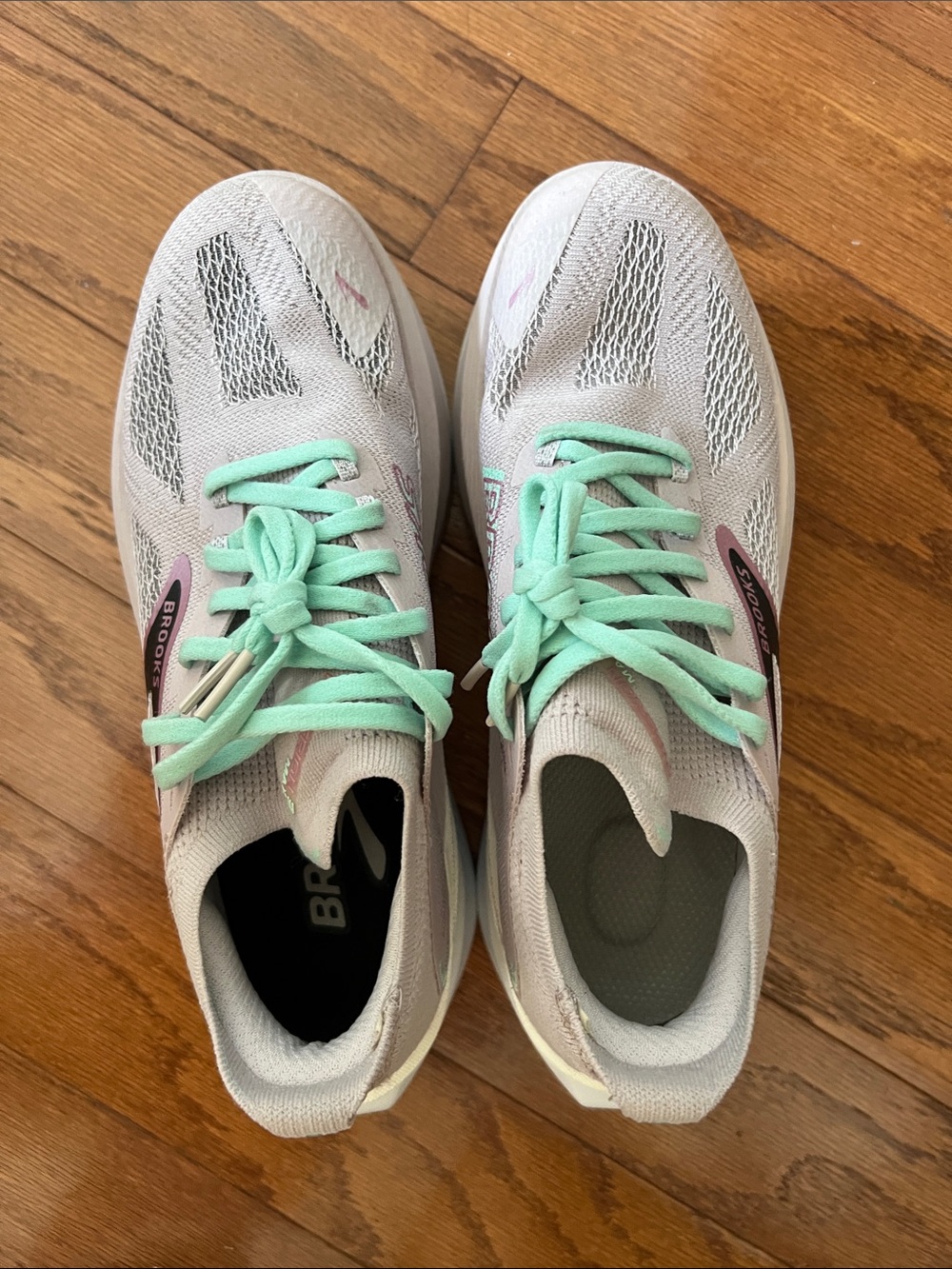 Brooks Women's Lightweight Running Sneakers - like new - 7.5 - Picture 4 of 7